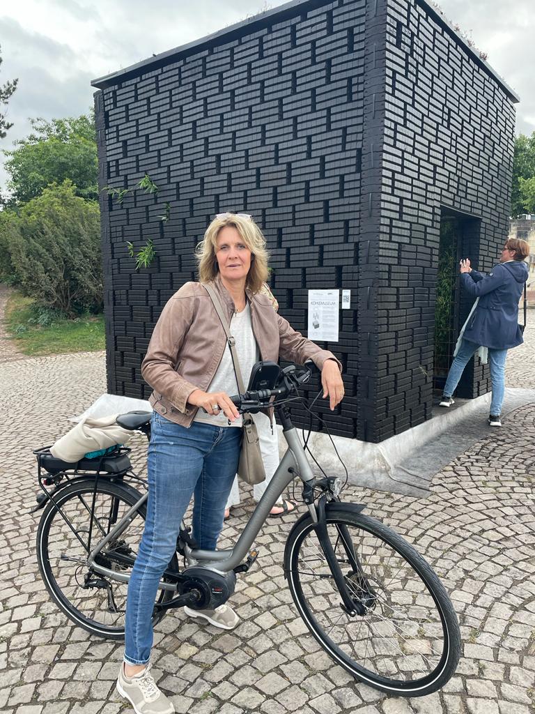 Mit dem Fahrrad geht es schneller auf der documenta 15